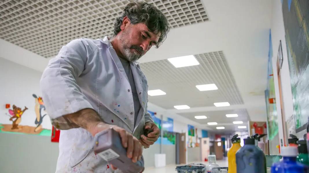 Diyarbakır’daki öğretmen okulunu resim galerisi yaptı 1